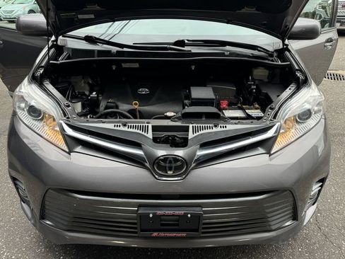 Used 2019 Toyota Sienna XLE image 8