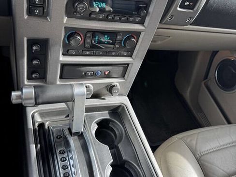 Used 2004 HUMMER H2 w/ Preferred Equipment Group image 26