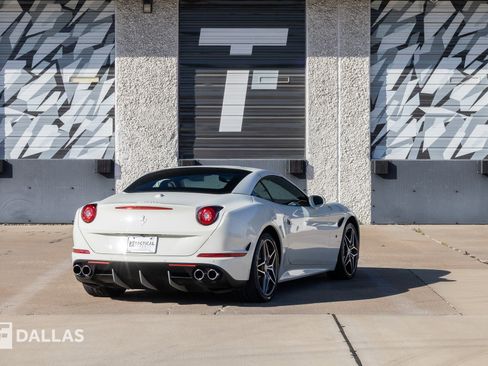 Used 2016 Ferrari California T image 16