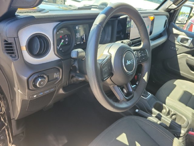 Used 2024 Jeep Wrangler Unlimited AWD/4WD image 15