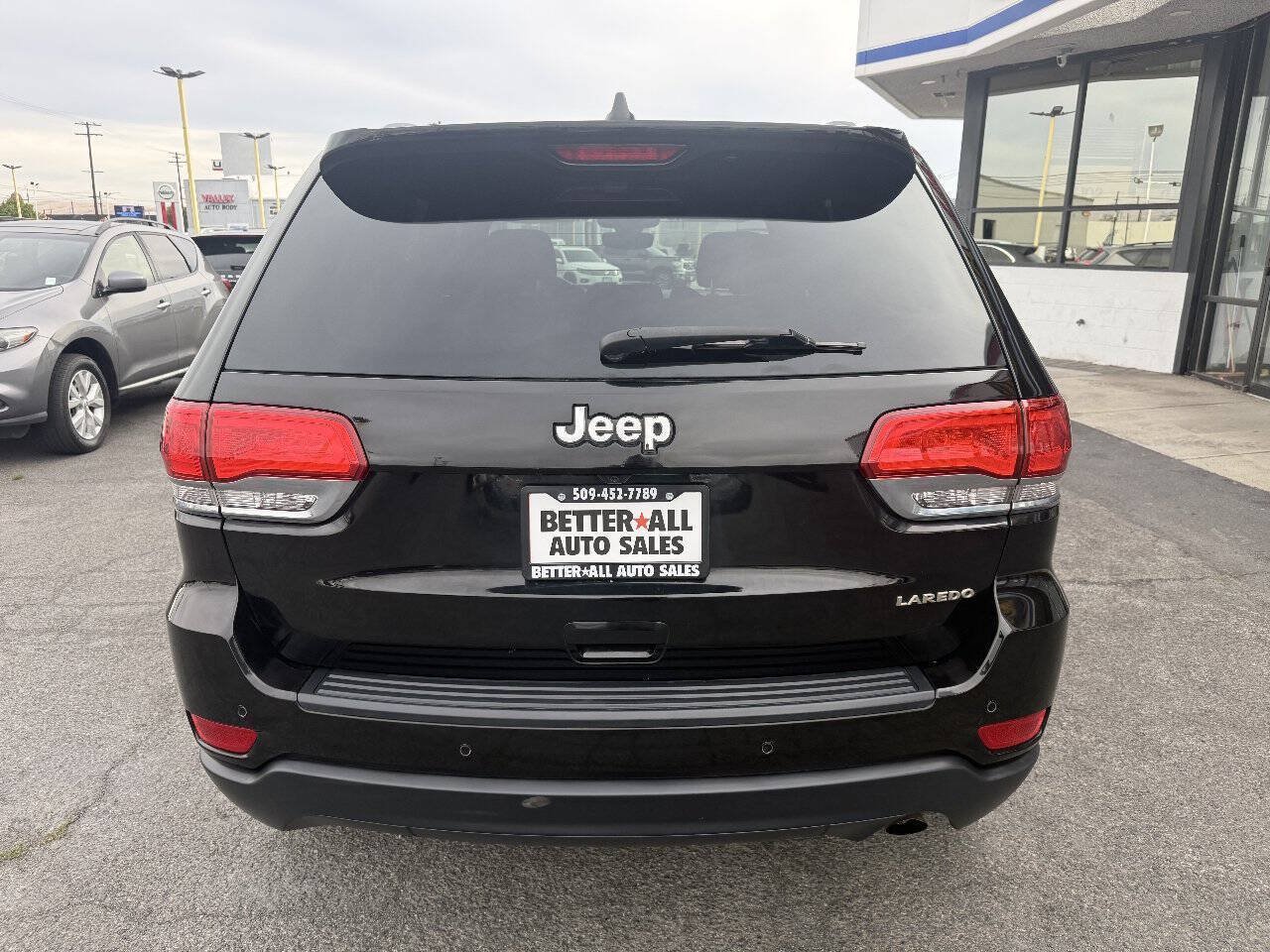 Used 2018 Jeep Grand Cherokee Laredo AWD/4WD image 6