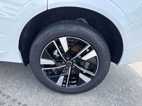 New 2026 Volvo XC60 B5 Plus image 5