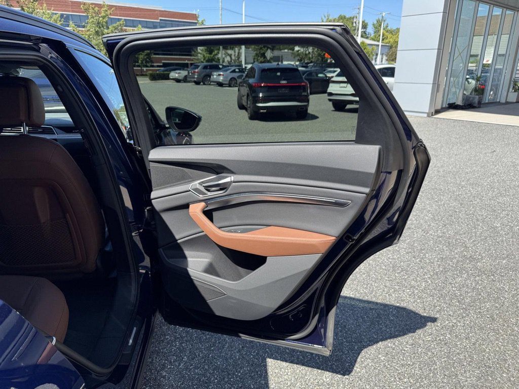 Used 2022 Audi e-tron Premium AWD/4WD image 30