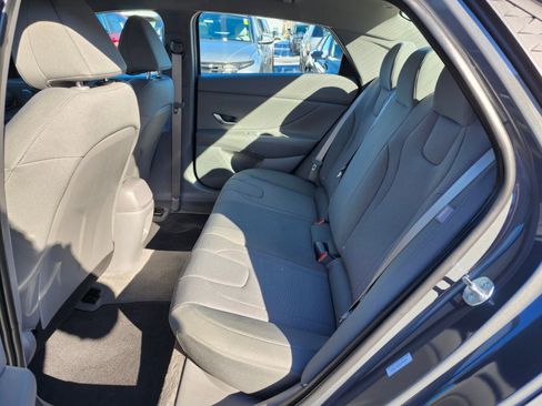 Certified 2025 Hyundai Elantra SE image 16