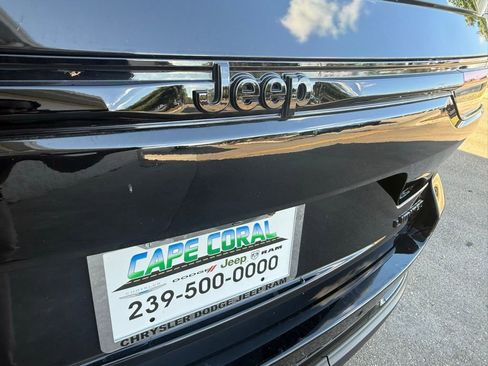 Certified 2025 Jeep Grand Cherokee Limited w/ Black Appearance Package image 39