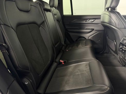 Certified 2025 Jeep Grand Cherokee Altitude image 29