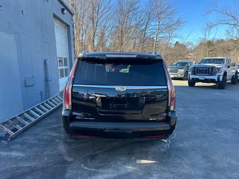 Used 2017 Cadillac Escalade Premium Luxury image 4