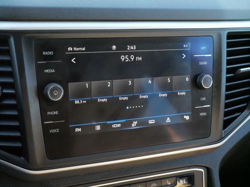 Certified 2021 Volkswagen Atlas Cross Sport SE w/ Panoramic Sunroof Package image 22