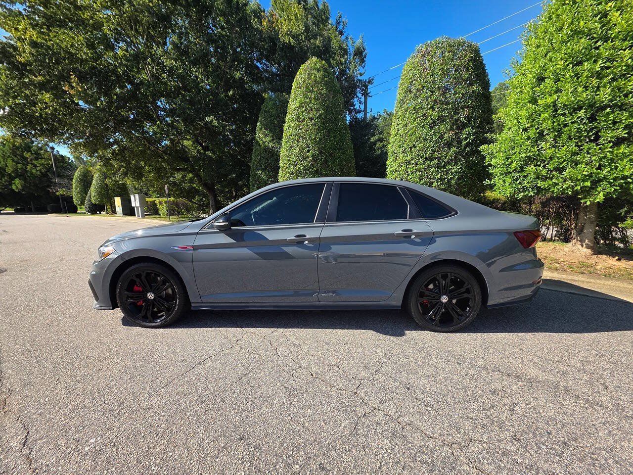 Used 2021 Volkswagen Jetta GLI FWD image 2
