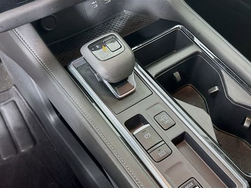 Used 2024 Nissan Pathfinder SV FWD image 16