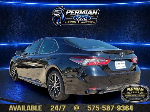 Used 2023 Toyota Camry SE FWD image 3