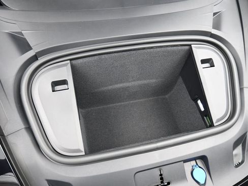 New 2026 Porsche Taycan Turbo image 37