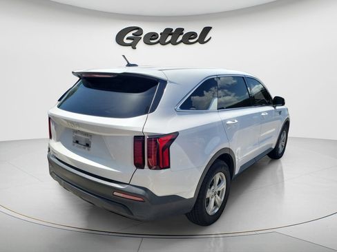 Used 2023 Kia Sorento LX FWD image 3