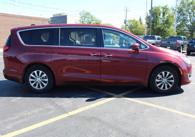 Used 2018 Chrysler Pacifica Touring Plus FWD image 5