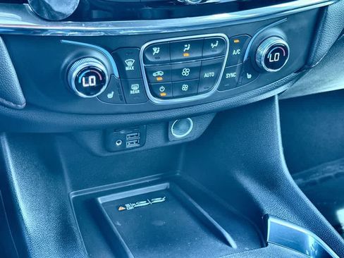 Used 2023 Chevrolet Traverse RS FWD image 20