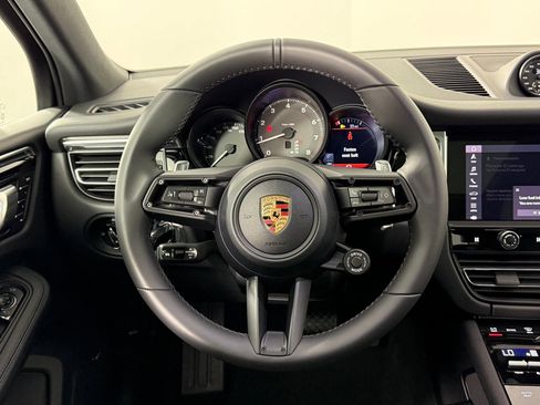Certified 2026 Porsche Macan AWD/4WD image 11