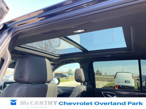 Used 2022 Chevrolet Suburban RST AWD/4WD image 16