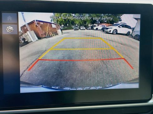 Used 2024 Hyundai Venue SEL FWD image 13
