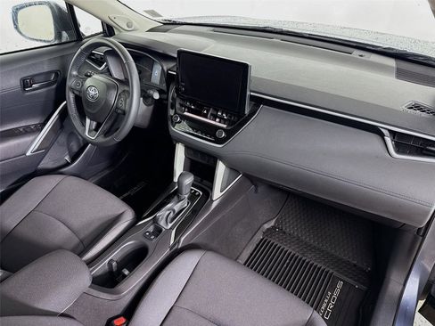 Used 2025 Toyota Corolla Cross LE w/ Moonroof Package image 29