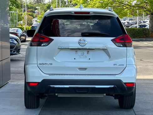 Used 2017 Nissan Rogue SL w/ SL Premium Package AWD/4WD image 4