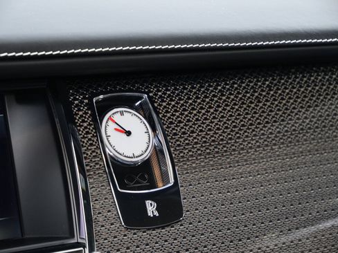 Used 2020 Rolls-Royce Dawn image 14