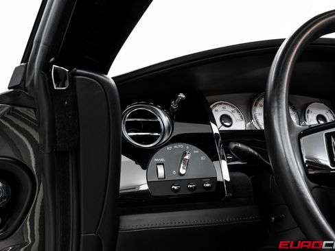 Used 2019 Rolls-Royce Dawn image 24