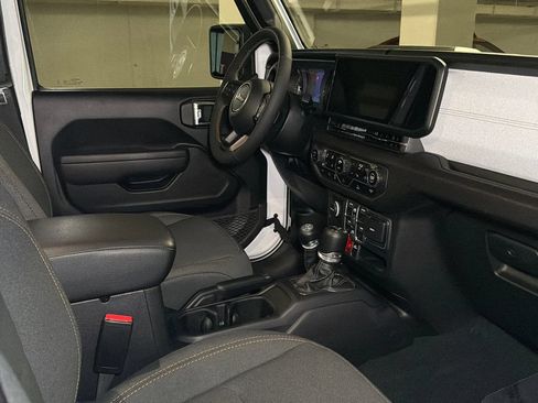 Used 2024 Jeep Wrangler Unlimited AWD/4WD image 13