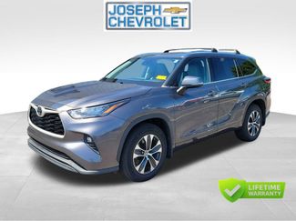 Used 2020 Toyota Highlander XLE AWD/4WD video 2
