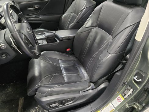 Used 2019 Lexus ES 300h w/ Accessory Package 2 image 22