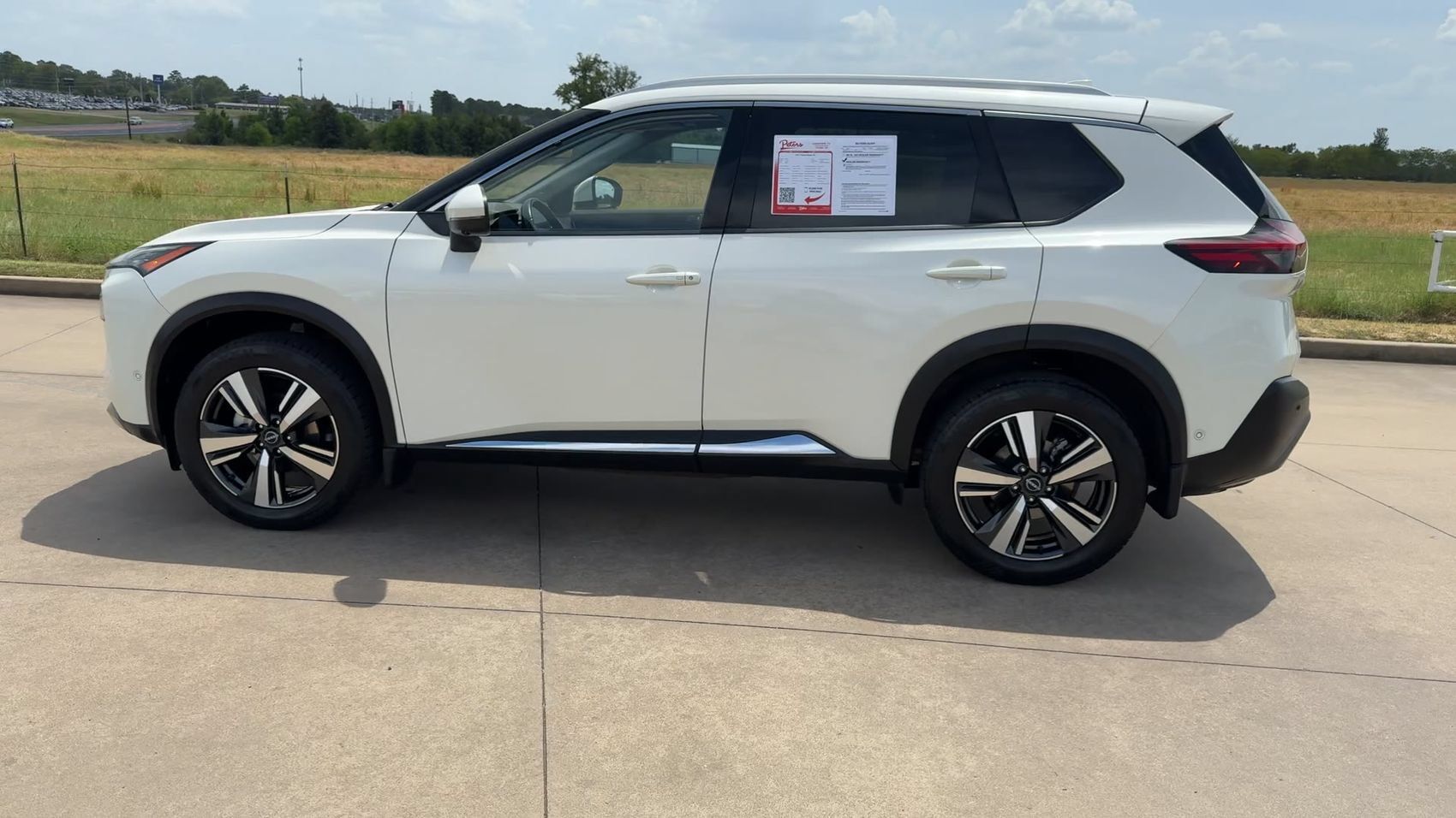 Used 2023 Nissan Rogue SL w/ SL Premium Package FWD image 6
