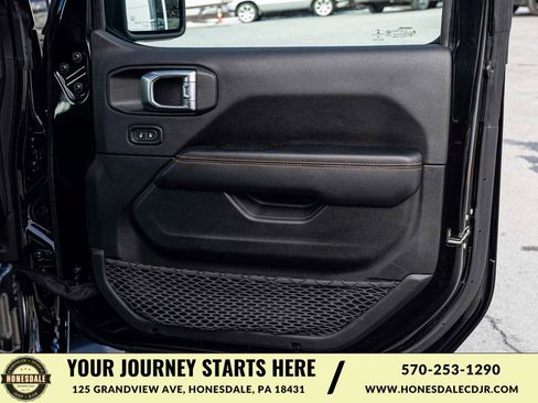 Used 2022 Jeep Wrangler Unlimited Sahara image 13