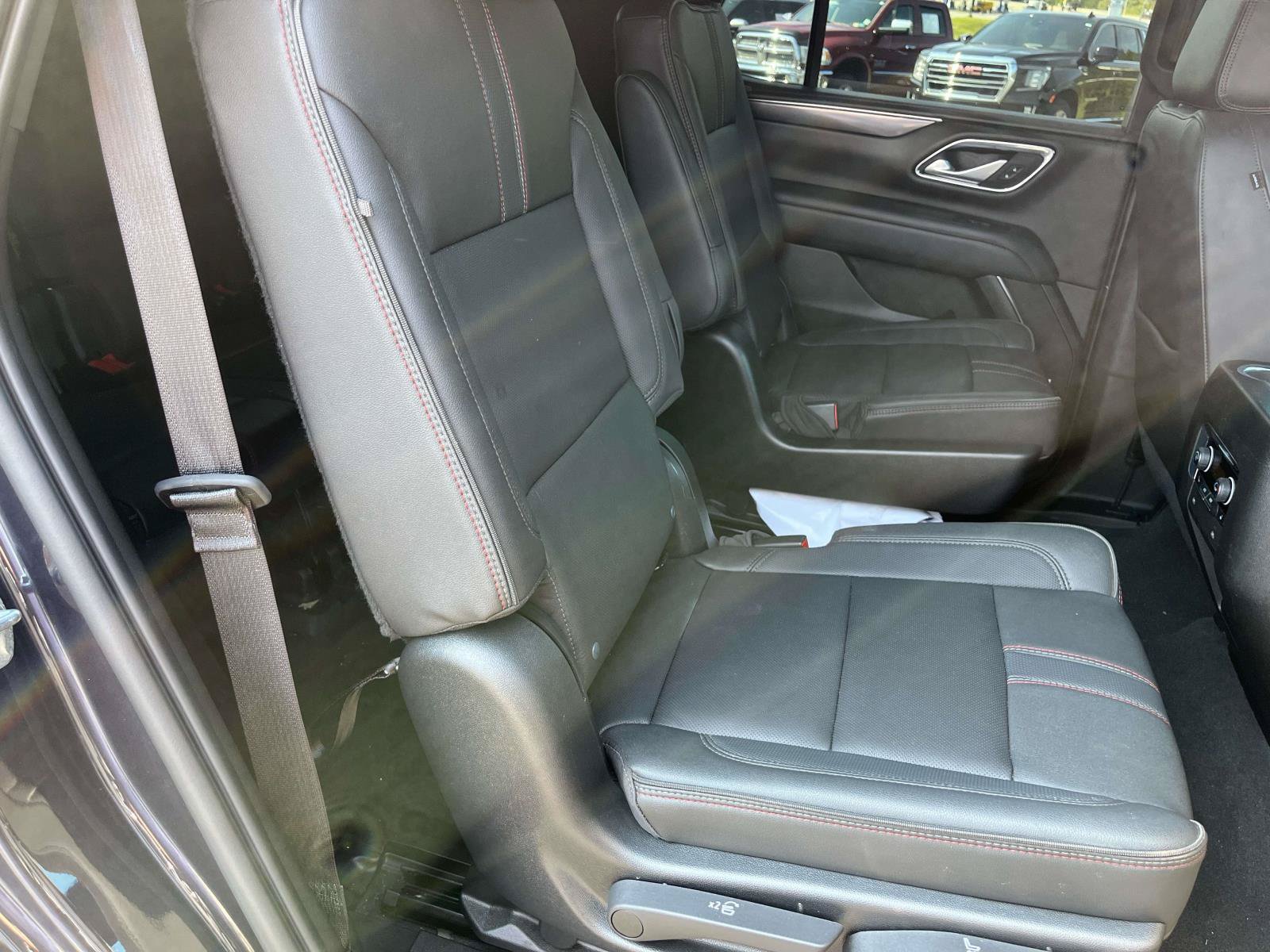Used 2022 Chevrolet Tahoe RST w/ Luxury Package AWD/4WD image 23