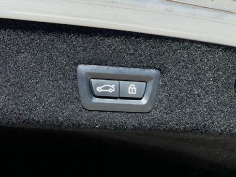 Used 2018 BMW 740i image 28