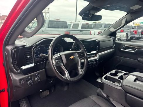 Used 2022 Chevrolet Silverado 1500 LT AWD/4WD image 9