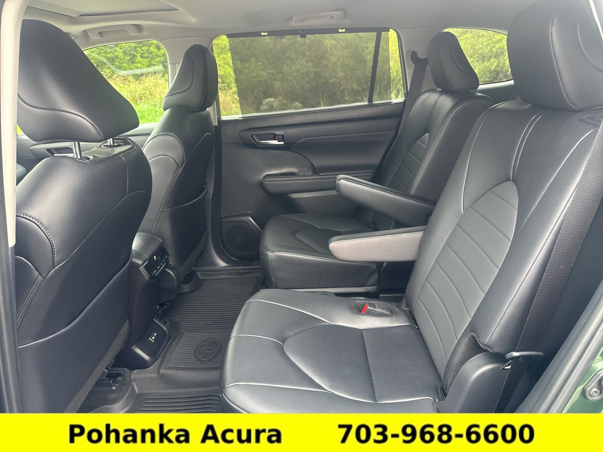 Used 2024 Toyota Highlander XLE AWD/4WD image 31