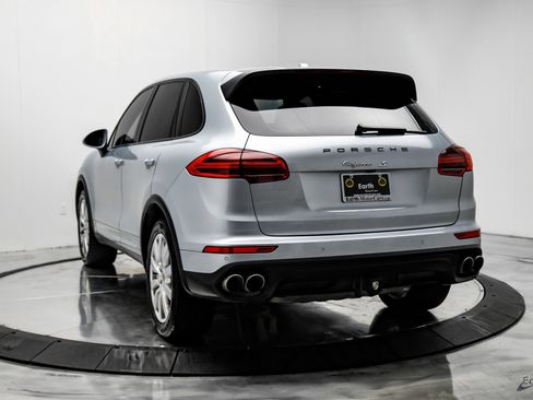 Used 2017 Porsche Cayenne S image 9