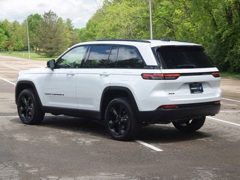 Used 2024 Jeep Grand Cherokee Altitude AWD/4WD image 24