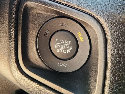 Used 2025 Jeep Gladiator Sport AWD/4WD image 20