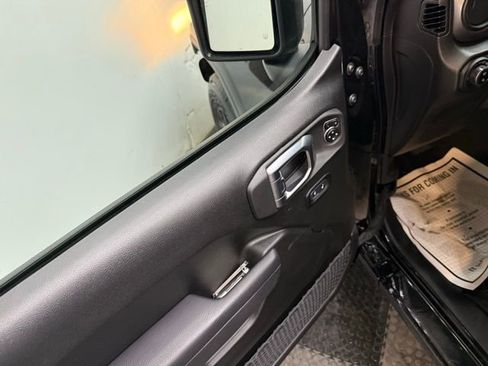 Used 2023 Jeep Gladiator Sport image 29