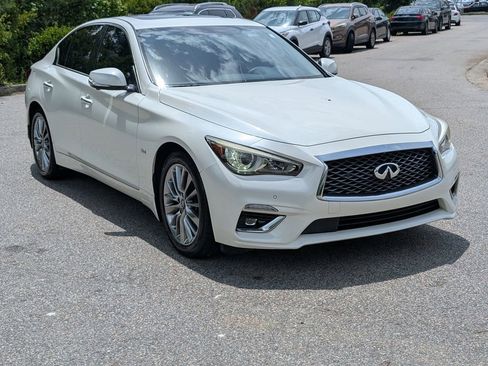 Used 2019 INFINITI Q50 Luxe w/ Essential Package (3.0T Luxe) AWD/4WD image 3