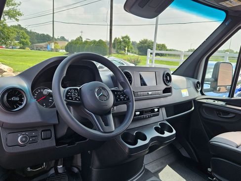 New 2024 Mercedes-Benz Sprinter 4500 image 18
