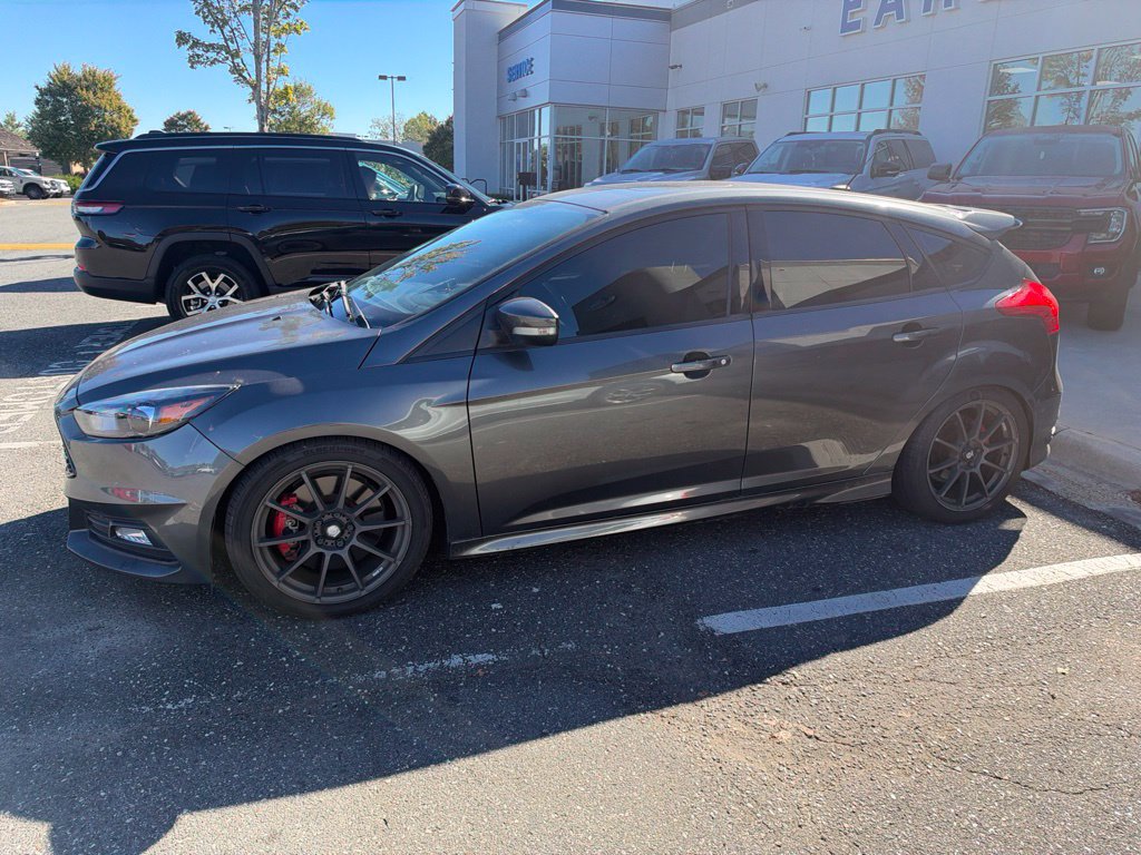 Used 2017 Ford Focus ST w/ Equipment Group 402A FWD image 12