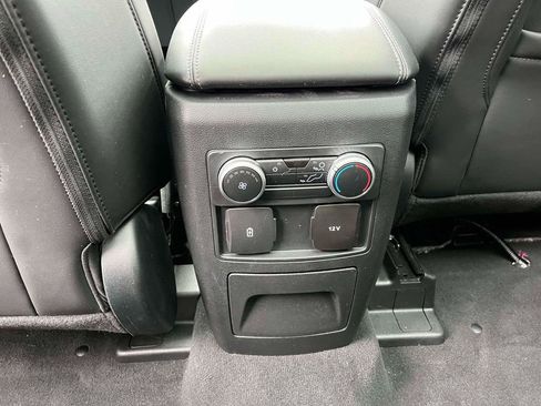 Used 2022 Ford Explorer XLT w/ Equipment Group 202A AWD/4WD image 4