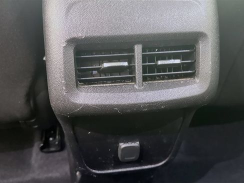 Used 2018 Chevrolet Equinox LT FWD image 25