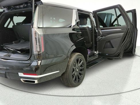 Used 2026 Cadillac Escalade Luxury w/ LPO, Floor Liner Package AWD/4WD image 14