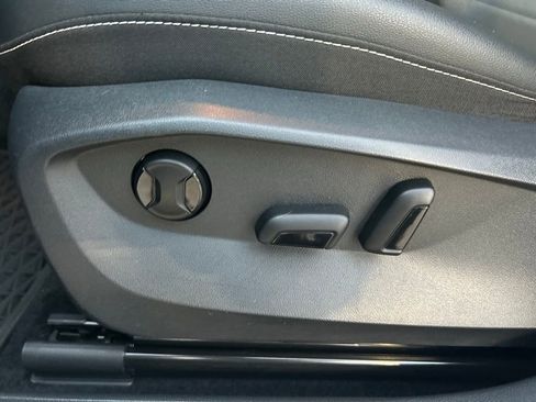 Used 2022 Volkswagen Taos SE w/ Driver Assistance Package image 50