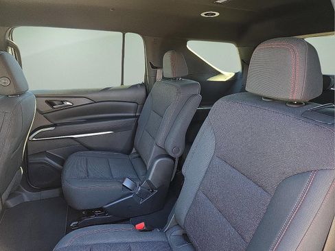 Used 2024 Chevrolet Traverse Z71 image 7