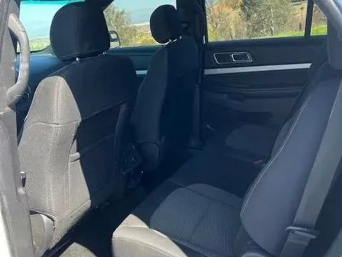 Used 2017 Ford Explorer XLT FWD image 10