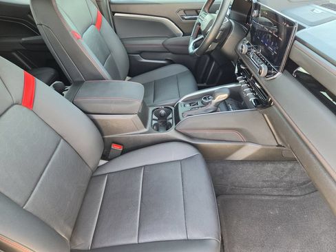 Used 2024 Chevrolet Colorado Z71 w/ Z71 Convenience Package 2 AWD/4WD image 12