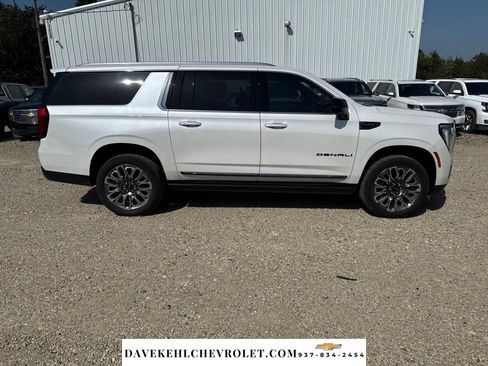 Used 2025 GMC Yukon XL Denali Ultimate w/ LPO, Illumination Package AWD/4WD image 7